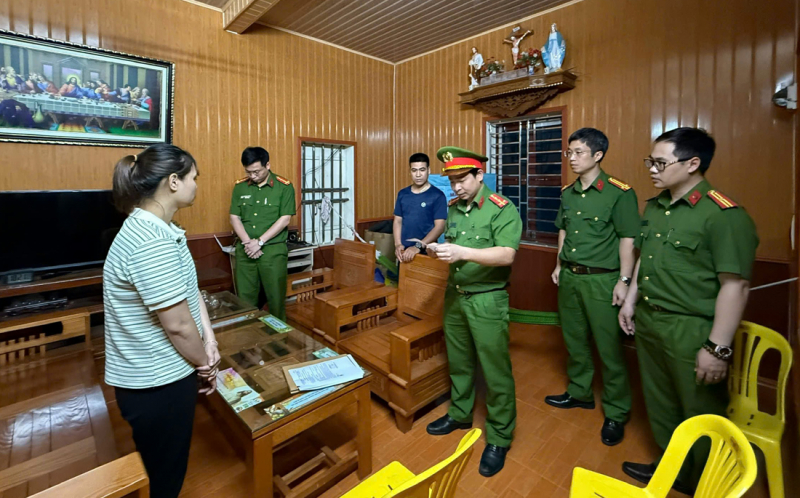 Khởi tố 4 đối tượng làm giả tài liệu để khai thác, vận chuyển cát trái phép -0