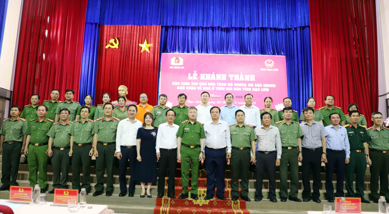 Bàn giao 700 căn nhà tặng các hộ gia đình khó khăn về nhà ở trên địa bàn tỉnh Bạc Liêu -0