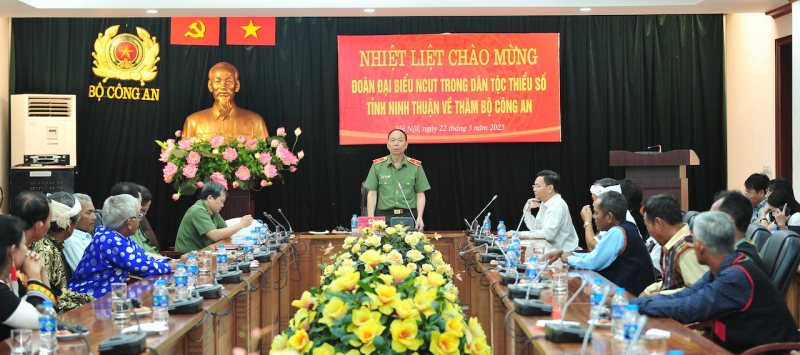 Người có uy tín tỉnh Ninh Thuận tích cực tham gia bảo vệ an ninh trật tự -0