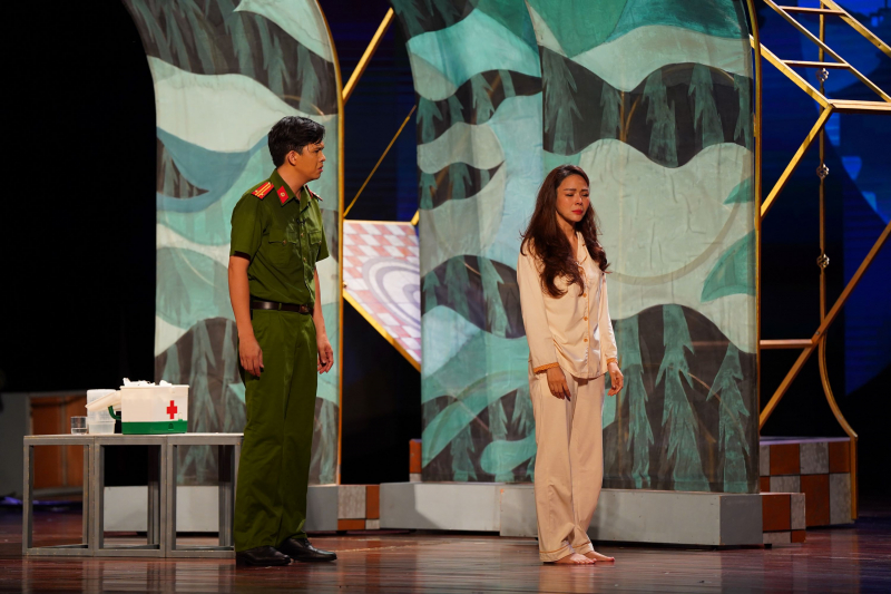 Hàng ngàn khán giả xúc động khi xem kịch về người lính PCCC “Ngược chiều bình an” -1