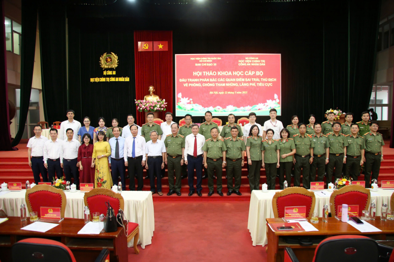 Phối hợp nhiều lực lượng trong đấu tranh phản bác các quan điểm sai trái về phòng, chống tham nhũng, tiêu cực, lãng phí -0