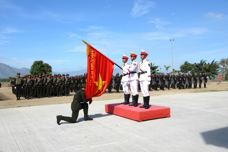 Công an Bình Thuận tiếp nhận tân binh sau 3 tháng huấn luyện -0