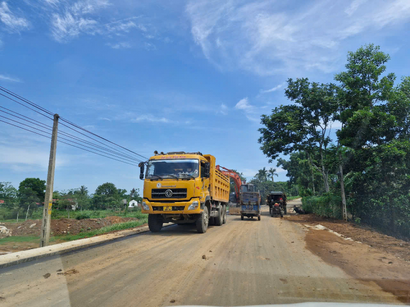 សញ្ញាខ្លះនៃការសាងសង់មិនស្អាតនៅគម្រោងផ្លូវជិត ១១៥ពាន់លានដុង -០