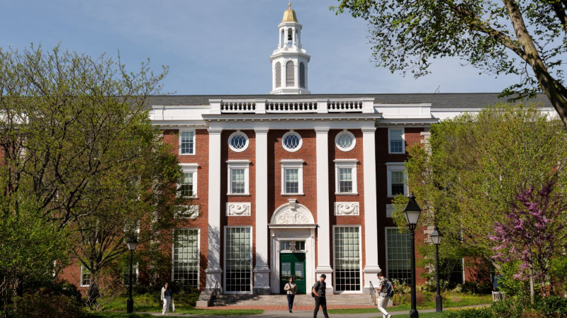 Mỹ thu hồi giấy phép tuyển du học sinh của Harvard -0