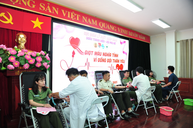 Giọt máu nghĩa tình vì đồng đội thân yêu -0