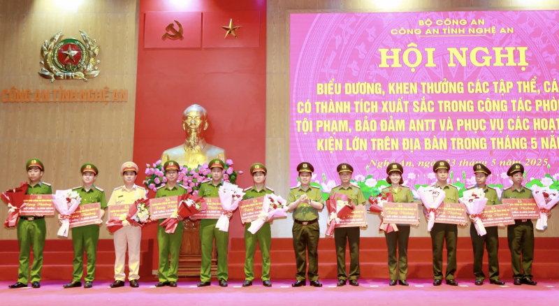 Công an Nghệ An: Khen thưởng các tập thể, cá nhân có thành tích xuất sắc -0