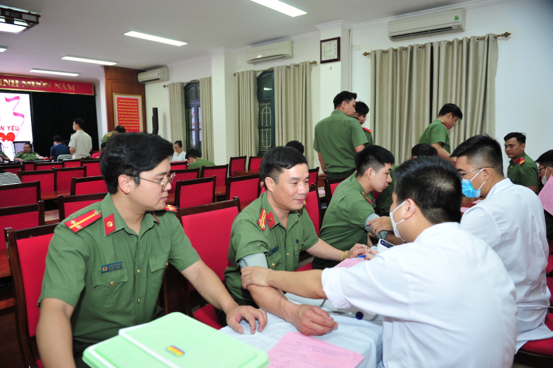 Giọt máu nghĩa tình vì đồng đội thân yêu -0