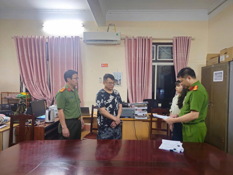 Đánh sập đường dây kinh doanh thực phẩm chức năng có chứa chất c.ấm -1