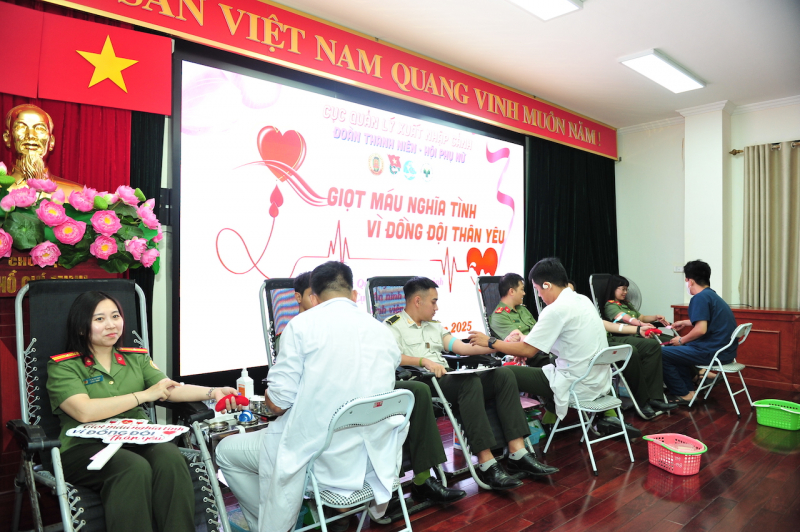 Giọt máu nghĩa tình vì đồng đội thân yêu -2