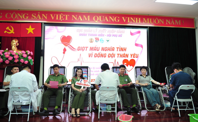 Giọt máu nghĩa tình vì đồng đội thân yêu -1