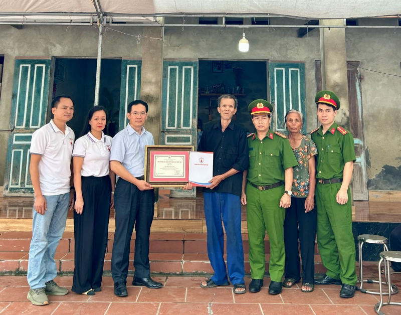 Tri ân người thanh niên hy sinh dũng cảm cứu 4 học sinh đuối nước tại Phú Thọ -0