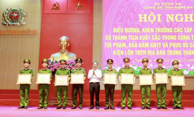 Công an Nghệ An: Khen thưởng các tập thể, cá nhân có thành tích xuất sắc -0
