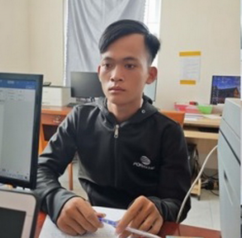 Khởi tố bắt tạm giam ba đối tượng mang hung khí đi chém người -0