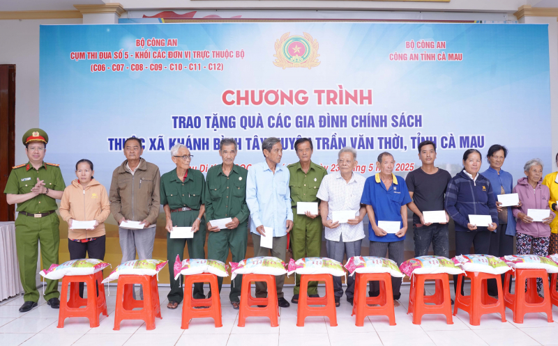 Cụm thi đua số 5 Bộ Công an về nguồn tại Khu di tích sử quốc gia Hòn Đá Bạc  -1