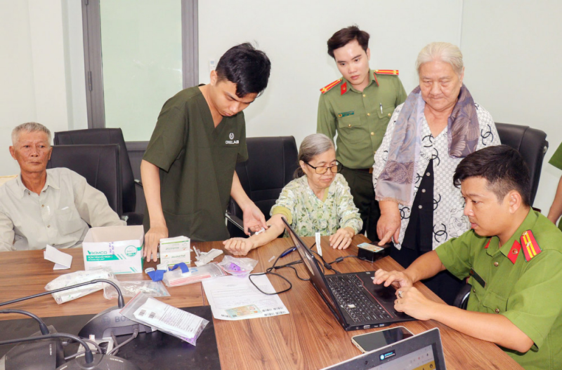 thu mau adn 1.jpg -0