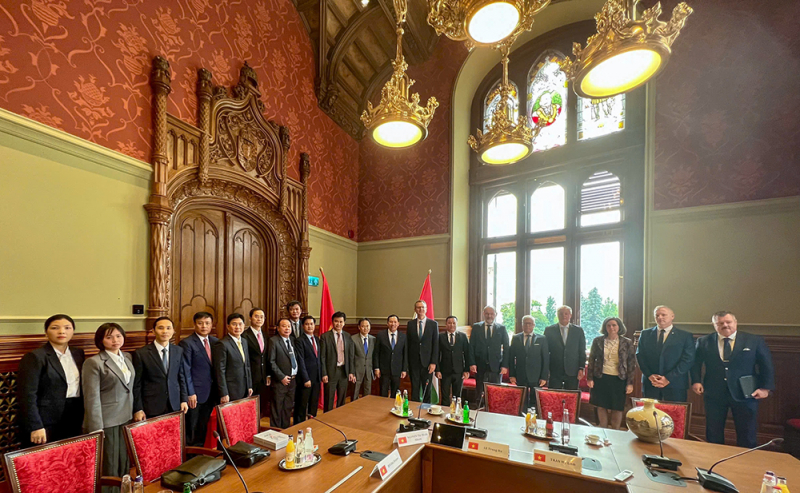 Bộ Công an Việt Nam thắt chặt quan hệ hợp tác với Bộ Nội vụ Hungary -0