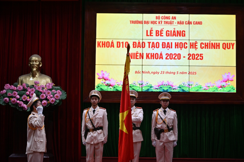 Trường Đại học Kỹ thuật - Hậu cần CAND: Tổ chức Lễ bế giảng, trao bằng tốt nghiệp cho học viên -0