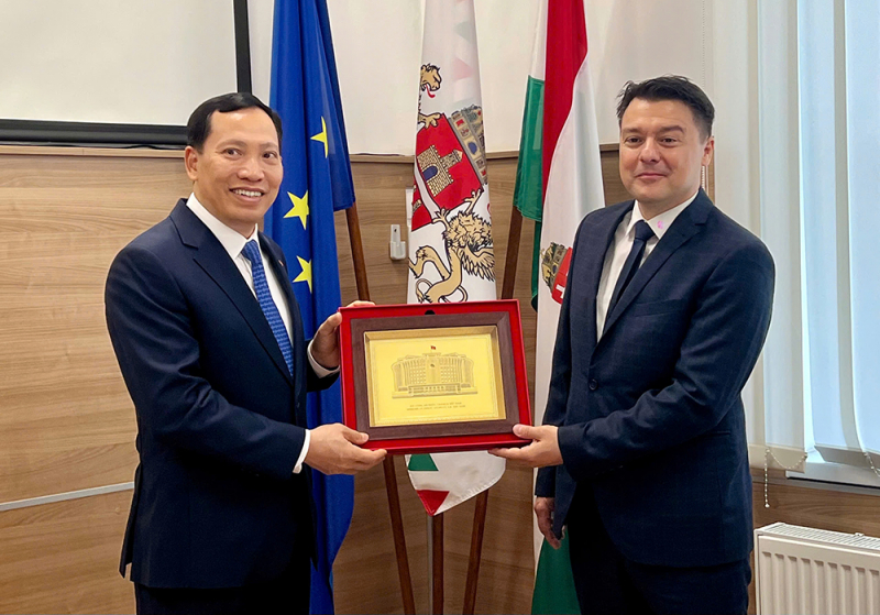 Bộ Công an Việt Nam thắt chặt quan hệ hợp tác với Bộ Nội vụ Hungary -0