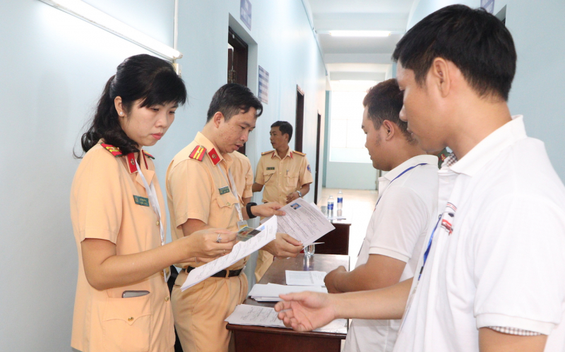 ប៉ូលីសក្នុងតំបន់រៀបចំការធ្វើតេស្តបើកបរសម្រាប់សិស្សរាប់ពាន់នាក់ក្នុងឆ្នាំ 2025 -0