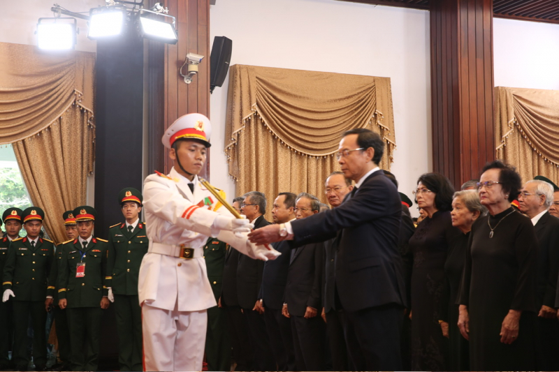 Lễ viếng Nguyên Chủ tịch nước Trần Đức Lương tại TP Ho Chí Minh -1