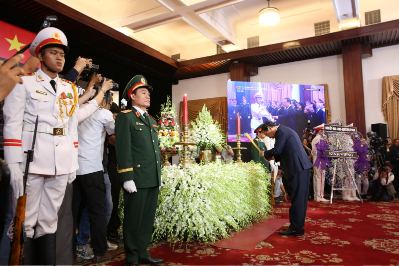 Lễ viếng Nguyên Chủ tịch nước Trần Đức Lương tại TP Ho Chí Minh -2
