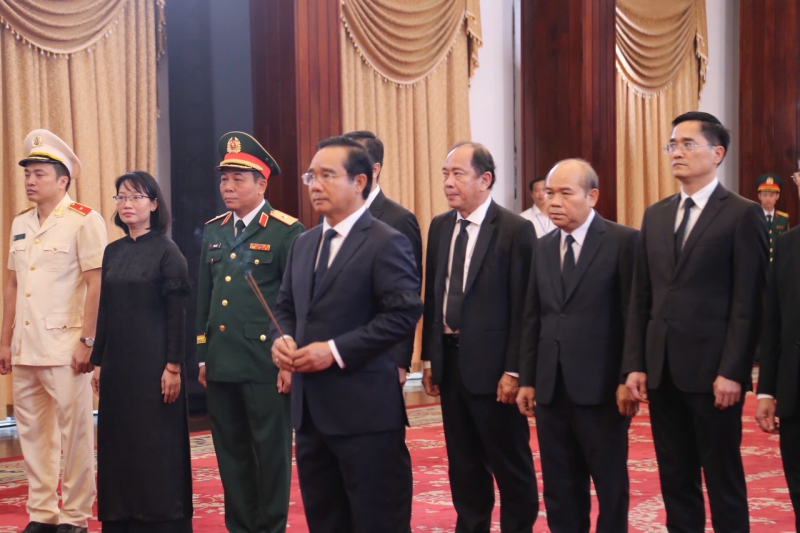 Lễ viếng Nguyên Chủ tịch nước Trần Đức Lương tại TP Ho Chí Minh -1