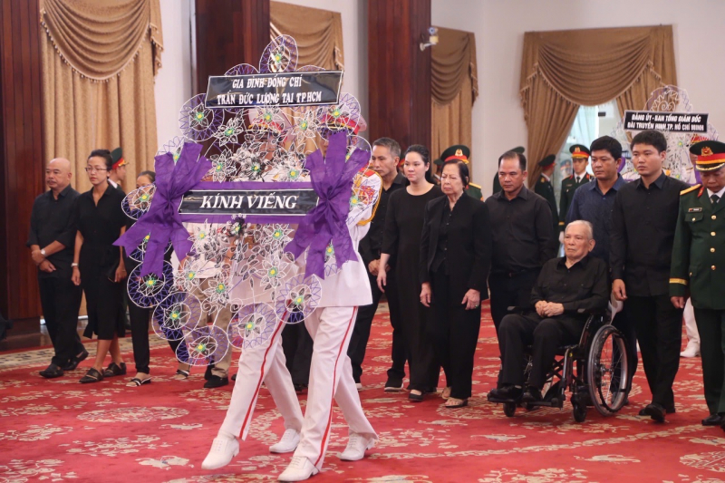 Lễ viếng Nguyên Chủ tịch nước Trần Đức Lương tại TP Ho Chí Minh -2