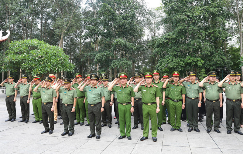 Hành trình tri ân và tiếp nối truyền thống anh hùng của lực lượng Công an tỉnh Sơn La -0