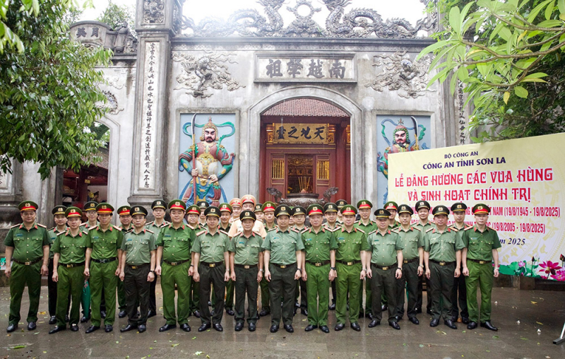 Hành trình tri ân và tiếp nối truyền thống anh hùng của lực lượng Công an tỉnh Sơn La -0