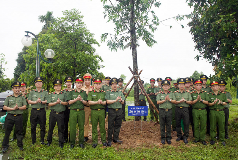 Hành trình tri ân và tiếp nối truyền thống anh hùng của lực lượng Công an tỉnh Sơn La -0