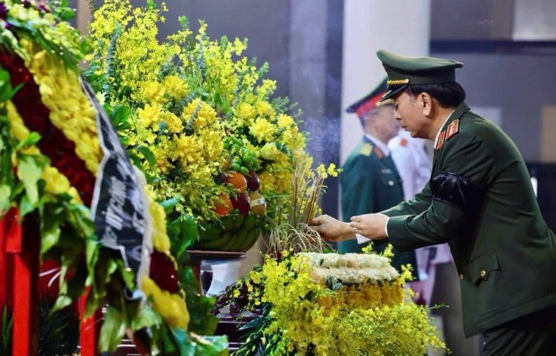 Đảng ủy Công an Trung ương, lãnh đạo Bộ Công an viếng nguyên Chủ tịch nước Trần Đức Lương -0