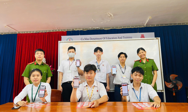 Tích cực hướng dẫn người dân góp ý sửa đổi Hiến pháp qua ứng dụng VneID -0