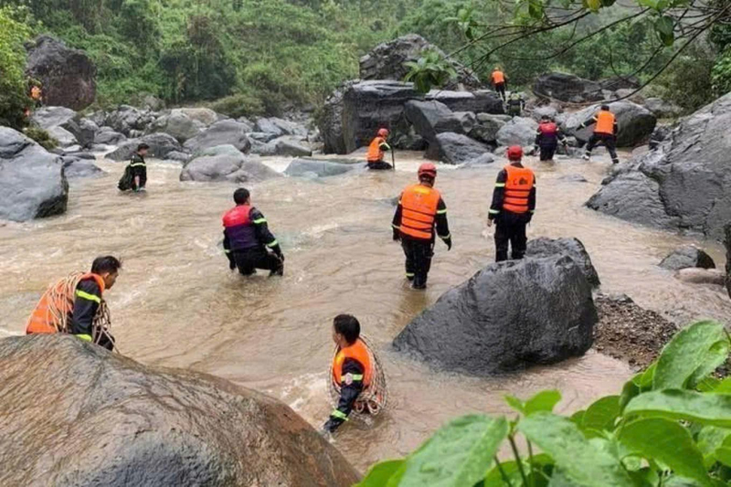 Khẩn trương tìm kiếm hai mẹ con bị lũ cuốn ở Sơn La -0