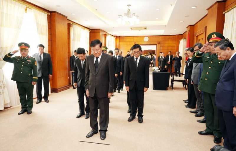 Lãnh đạo Đảng, Nhà nước Lào viếng nguyên Chủ tịch nước Trần Đức Lương -0