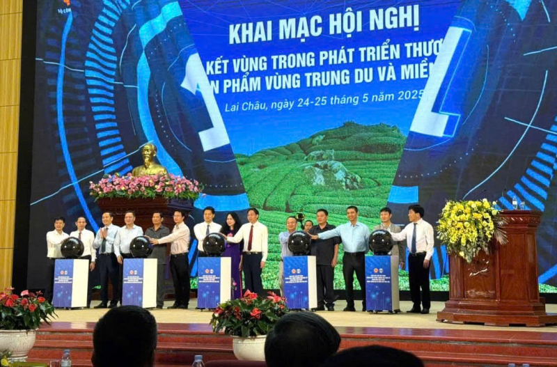 Khởi động Chương trình hợp tác Phát triển thương mại điện tử cho các tỉnh miền núi phía -0