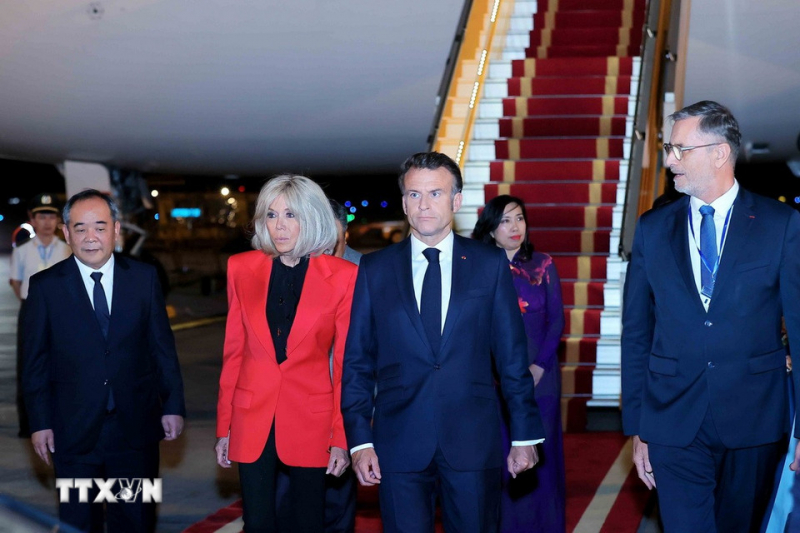 Tổng thống Pháp Emmanuel Macron và phu nhân bắt đầu thăm cấp nhà nước Việt Nam -0