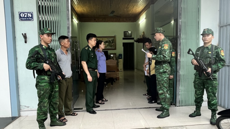 Bắt 4 phụ nữ vận chuyển ngoại tệ, tương đương hơn 1 tỷ đồng qua biên giới -0