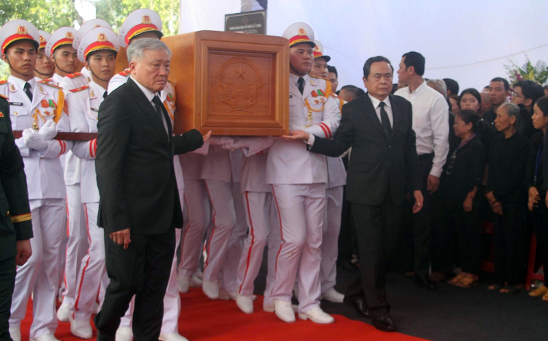 Nguyên Chủ tịch nước Trần Đức Lương được an táng tại quê nhà -0