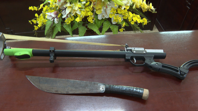 Làm rõ nhóm thanh, thiếu niên mang hung khí náo loạn đường phố -0