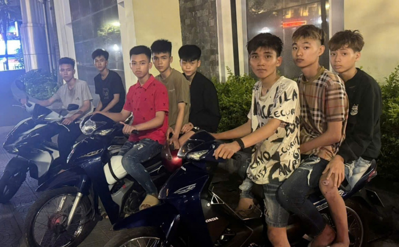 Làm rõ nhóm thanh, thiếu niên mang hung khí gây náo loạn đường phố  -0