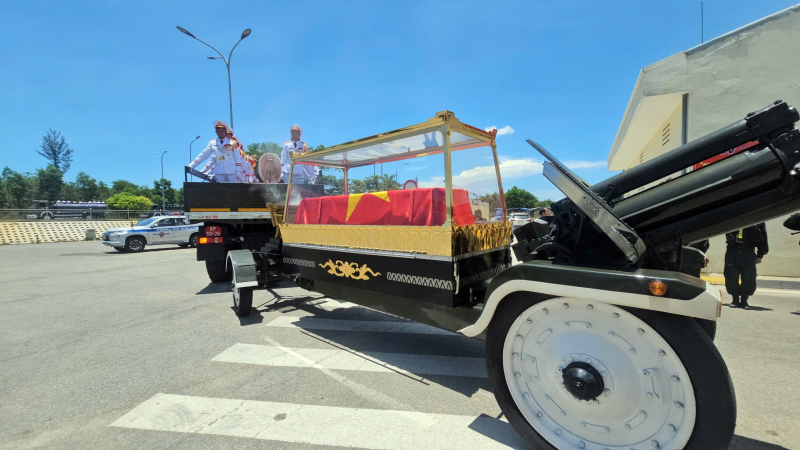 Đưa linh cữu nguyên Chủ tịch nước Trần Đức Lương về quê nhà Quảng Ngãi -0