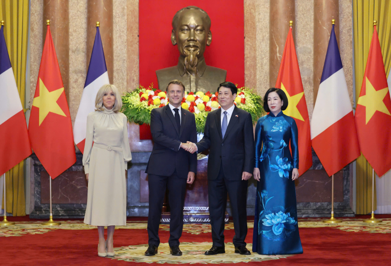 Lễ đón Tổng thống Pháp Emmanuel Macron thăm cấp nhà nước tới Việt Nam -0