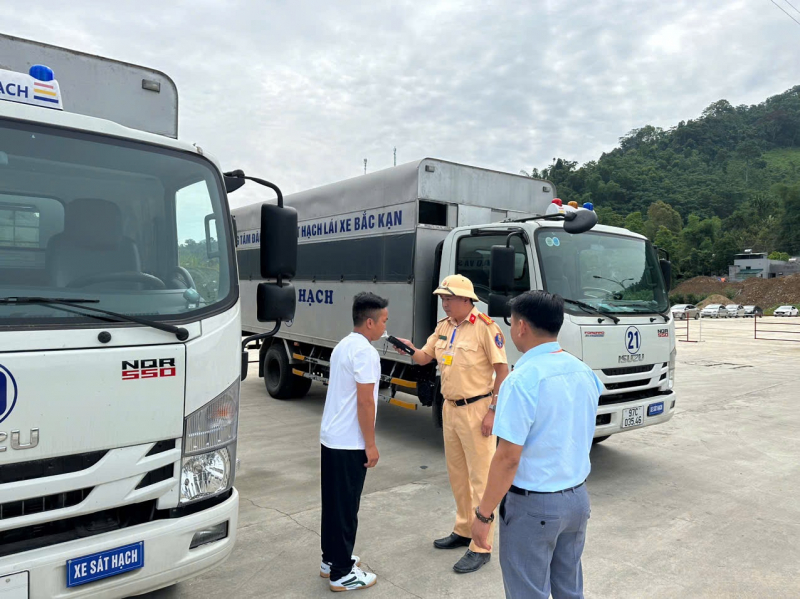 Bắc Kạn khai mạc kỳ sát hạch lái xe đầu tiên do Công an tỉnh tổ chức -0