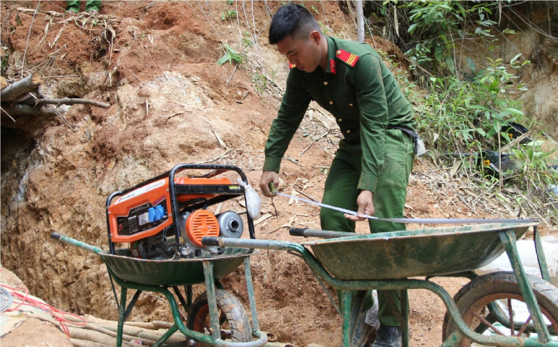 Chính quyền nói gì vụ “vàng tặc” ngang nhiên khai thác trong rừng phòng hộ? -0