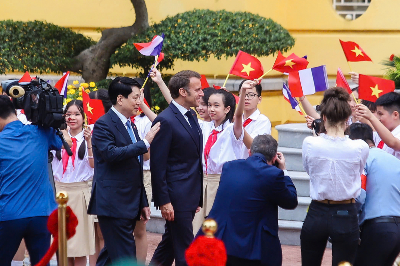 Lễ đón Tổng thống Pháp Emmanuel Macron thăm cấp nhà nước tới Việt Nam -2