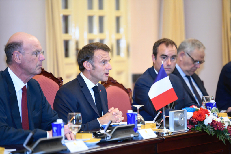 Lễ đón Tổng thống Pháp Emmanuel Macron thăm cấp nhà nước tới Việt Nam -3