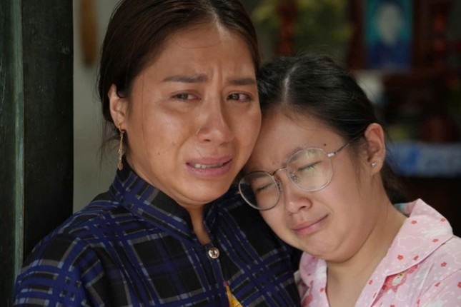tiktoker tín nguyễn (trái) trong lật mặt 7- một điều ước.jpg -2