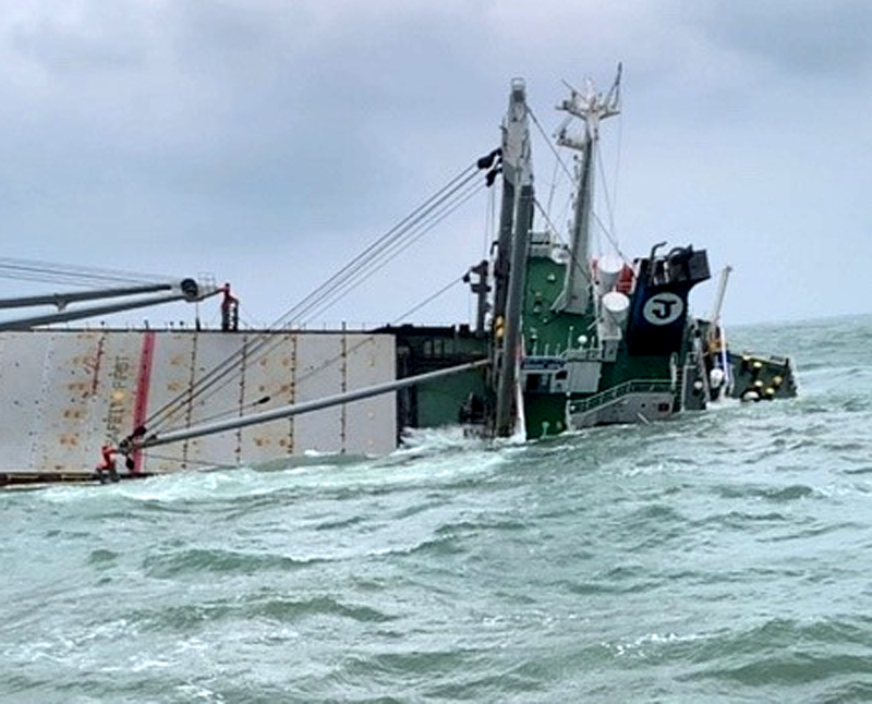 Barco se hunde en Vung Ang, 10 personas desaparecidas en el mar -0