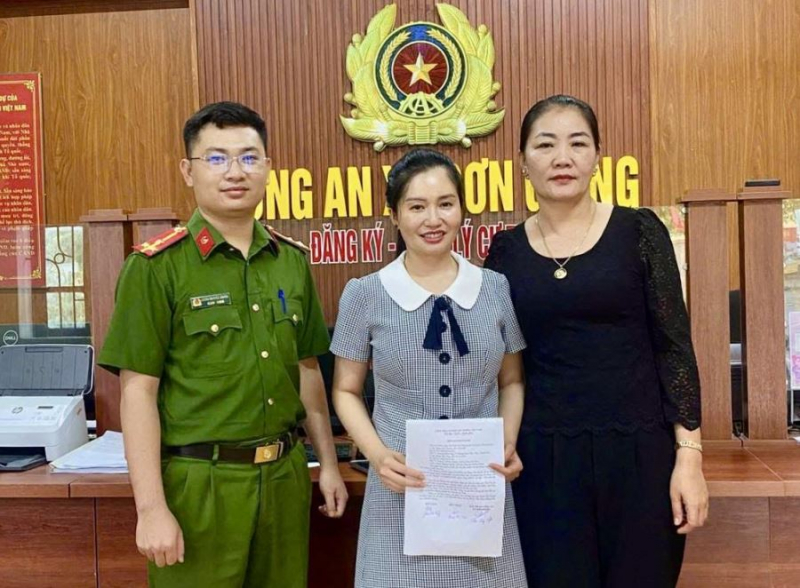 Công an xã hỗ trợ người dân trả lại tiền cho người chuyển nhầm 1.5 tỷ đồng -0