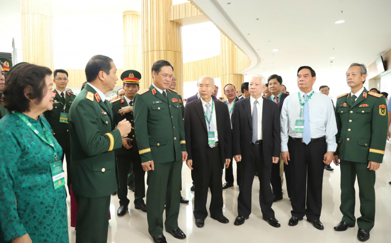 Bệnh viện duy nhất tại Việt Nam có hai bãi đáp trực thăng đón nhận Huân chương Hồ Chí Minh -0